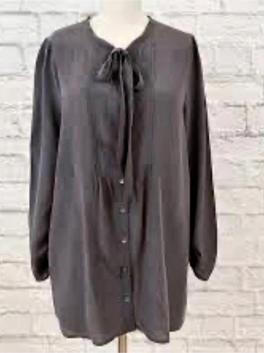 odille Anthropologie Silk Tie Neck Blouse Gray Size 8 Like New